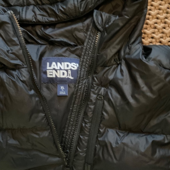 LANDS END - Picture 2 of 4